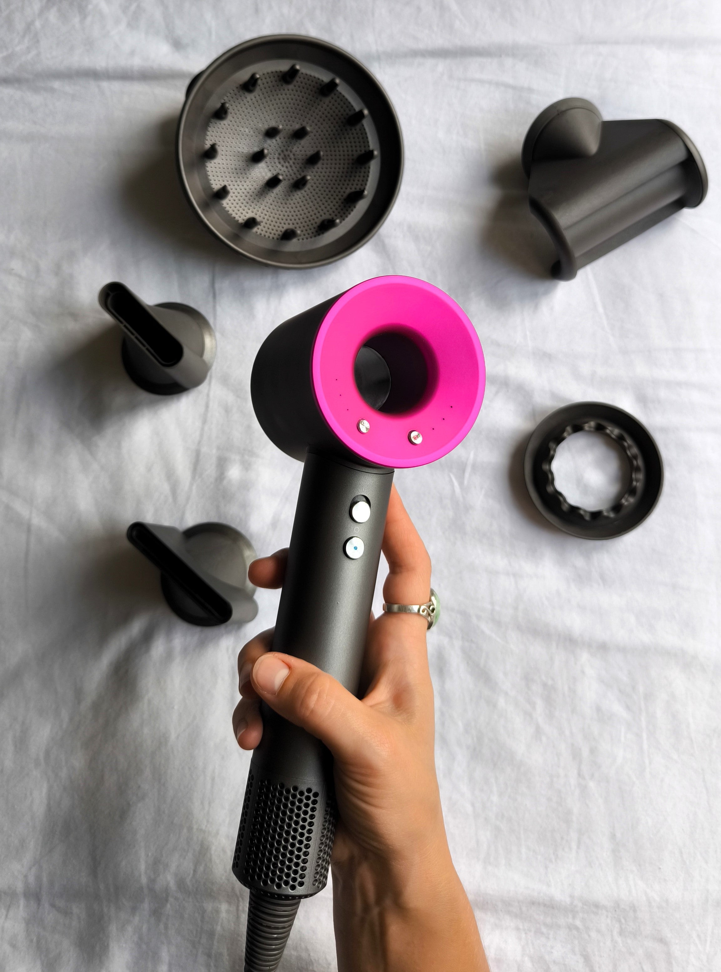 Secador de pelo profesional con cabezales imantados