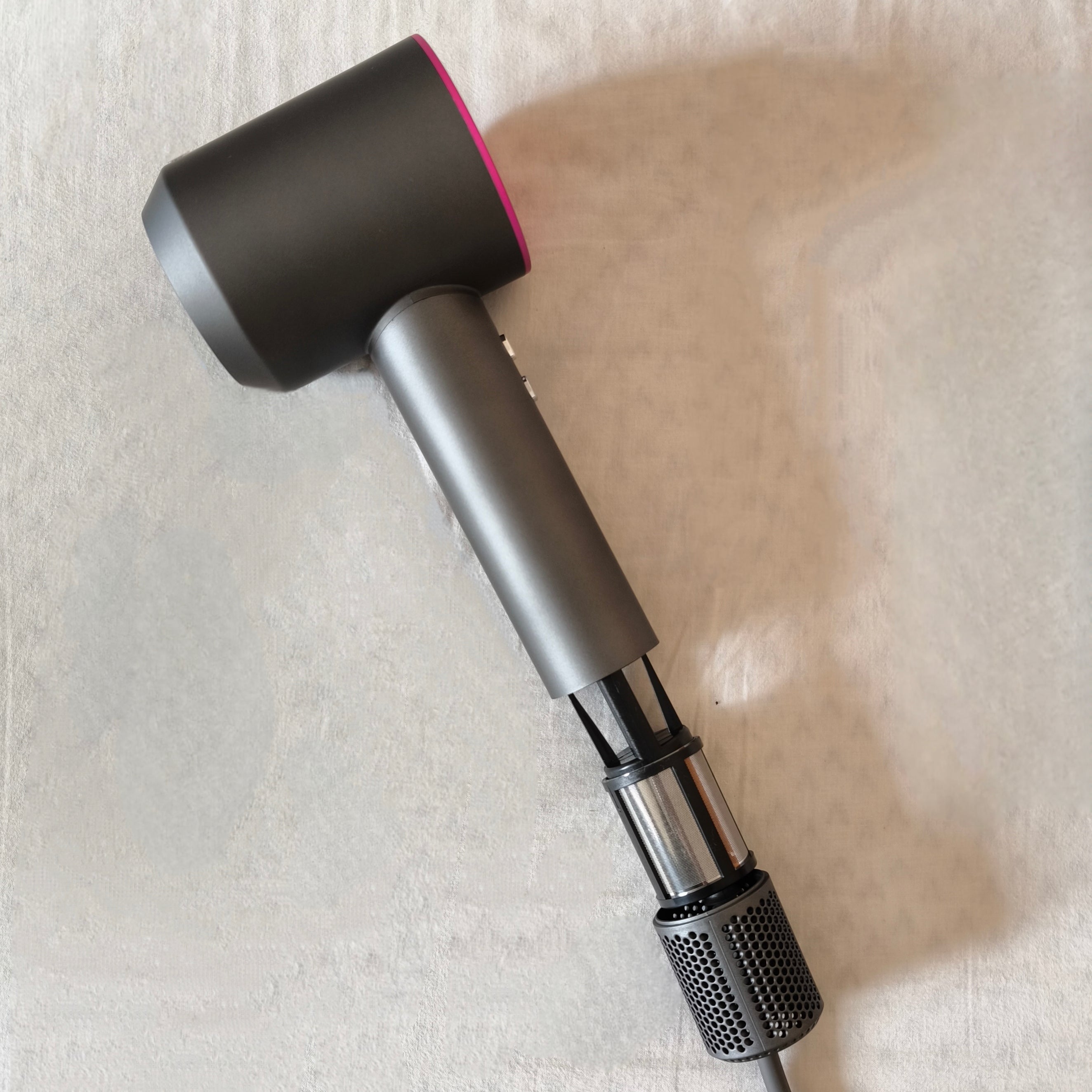 Secador de pelo profesional con cabezales imantados